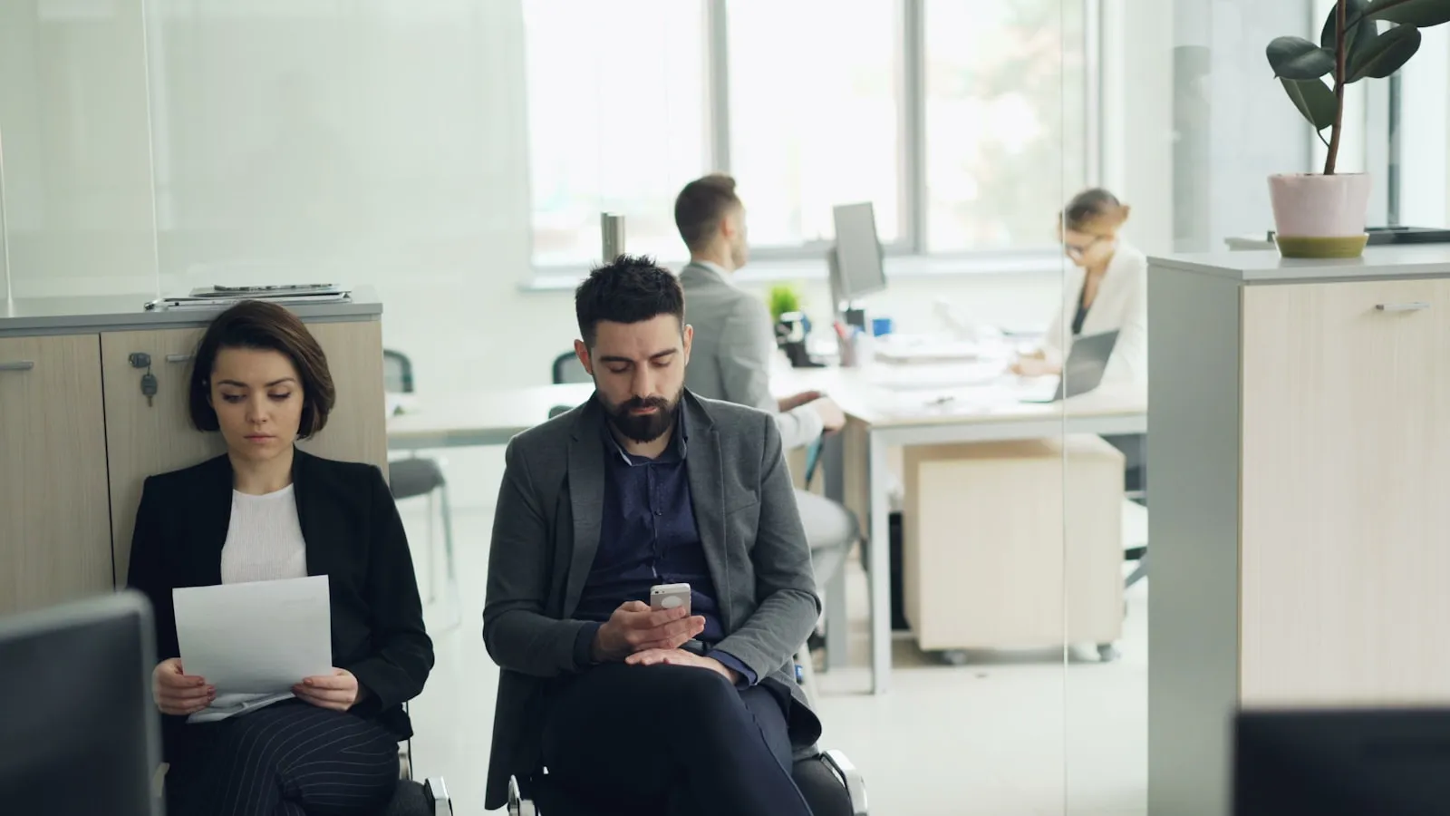 Un candidat lors d’un entretien d’embauche face à un recruteur